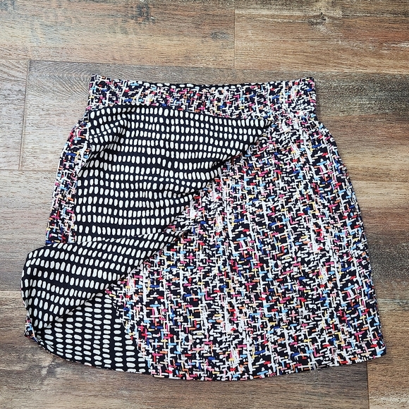 CAbi Reversible Faux Wrap Skirt Size Small - Picture 5 of 7